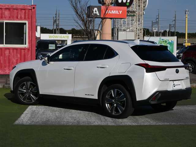 レクサス ＵＸ 300e バージョンL 千葉県 2021(令3)年 3.9万km ソニッククォーツ Lexus Safety System+/・プリクラッシュセーフティ/・レーンディパーチャーアラート/・オートハイビーム/・ブラインドスポットモニター/・レーダークルーズコントロール/充電ケーブル/ヘッドアップディスプレイ/パワーバックドア/コンビレザーシート/前席パワーシート/エアシート/シートヒーター/純正ナビ/地デジTV/【DVD/CD再生機能　Bluetooth接続】/パノラミックビューモニター/ドライブレコーダー/革巻きステアリング/ステアリングスイッチ/ステアリングヒーター/パドルシフト/ETC/LEDヘッドライト/フォグライト/ウインカーミラー/クリアランスソナー/純正18インチアルミホイル/サイド/カーテンエアバッグ/スマートキー