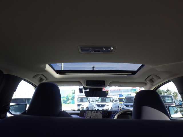 レクサス ＵＸ 300e バージョンL 千葉県 2021(令3)年 3.9万km ソニッククォーツ Lexus Safety System+/・プリクラッシュセーフティ/・レーンディパーチャーアラート/・オートハイビーム/・ブラインドスポットモニター/・レーダークルーズコントロール/充電ケーブル/ヘッドアップディスプレイ/パワーバックドア/コンビレザーシート/前席パワーシート/エアシート/シートヒーター/純正ナビ/地デジTV/【DVD/CD再生機能　Bluetooth接続】/パノラミックビューモニター/ドライブレコーダー/革巻きステアリング/ステアリングスイッチ/ステアリングヒーター/パドルシフト/ETC/LEDヘッドライト/フォグライト/ウインカーミラー/クリアランスソナー/純正18インチアルミホイル/サイド/カーテンエアバッグ/スマートキー