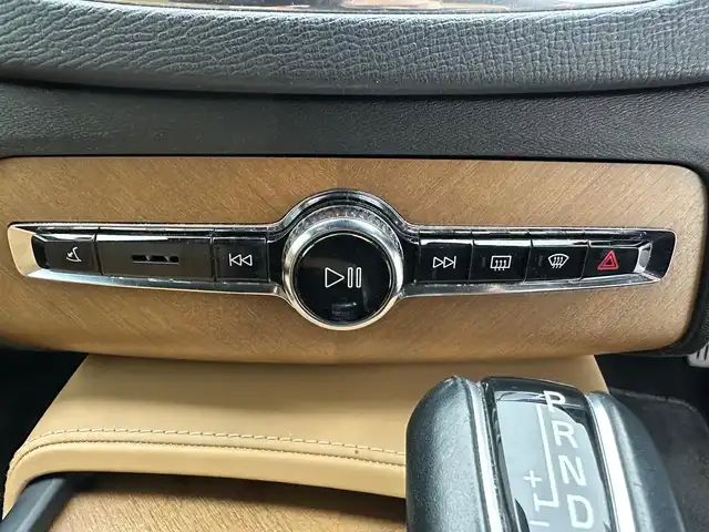 ボルボ ＸＣ９０ T6 AWD インスクリプション 兵庫県 2018(平30)年 8.8万km クリスタルホワイトP 純正HDDナビ/（CD、BT、フルセグ）/アラウンドビューモニター/コーナーセンサー/クロストラフィックアラート/自動駐車/アイドリングストップ/ETC/LKA/PCS/HUD/BLIS/ACC/ステアリングヒーター/パワーシート/本革シート/前席２ndシートシートヒーター/パワーバックドア/４WD/ルーフレール/社外フロアマット/オートハイビーム/LEDヘッドライト/LEDフォグランプ/純正２０インチAW