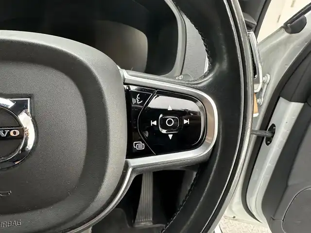 ボルボ ＸＣ９０ T6 AWD インスクリプション 兵庫県 2018(平30)年 8.8万km クリスタルホワイトP 純正HDDナビ/（CD、BT、フルセグ）/アラウンドビューモニター/コーナーセンサー/クロストラフィックアラート/自動駐車/アイドリングストップ/ETC/LKA/PCS/HUD/BLIS/ACC/ステアリングヒーター/パワーシート/本革シート/前席２ndシートシートヒーター/パワーバックドア/４WD/ルーフレール/社外フロアマット/オートハイビーム/LEDヘッドライト/LEDフォグランプ/純正２０インチAW