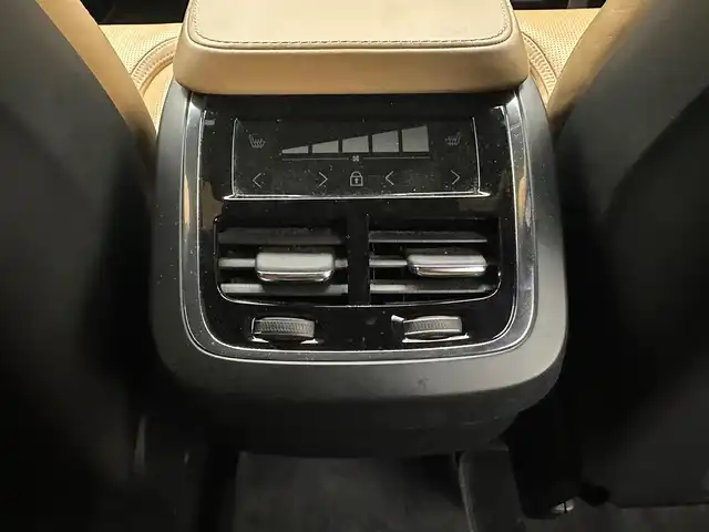 ボルボ ＸＣ９０ T6 AWD インスクリプション 兵庫県 2018(平30)年 8.8万km クリスタルホワイトP 純正HDDナビ/（CD、BT、フルセグ）/アラウンドビューモニター/コーナーセンサー/クロストラフィックアラート/自動駐車/アイドリングストップ/ETC/LKA/PCS/HUD/BLIS/ACC/ステアリングヒーター/パワーシート/本革シート/前席２ndシートシートヒーター/パワーバックドア/４WD/ルーフレール/社外フロアマット/オートハイビーム/LEDヘッドライト/LEDフォグランプ/純正２０インチAW