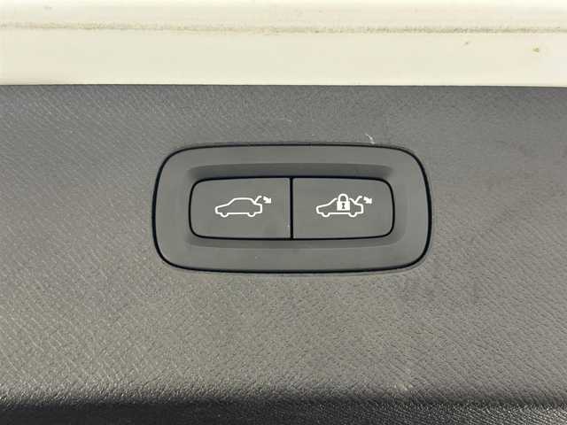 ボルボ ＸＣ９０ T6 AWD インスクリプション 兵庫県 2018(平30)年 8.8万km クリスタルホワイトP 純正HDDナビ/（CD、BT、フルセグ）/アラウンドビューモニター/コーナーセンサー/クロストラフィックアラート/自動駐車/アイドリングストップ/ETC/LKA/PCS/HUD/BLIS/ACC/ステアリングヒーター/パワーシート/本革シート/前席２ndシートシートヒーター/パワーバックドア/４WD/ルーフレール/社外フロアマット/オートハイビーム/LEDヘッドライト/LEDフォグランプ/純正２０インチAW