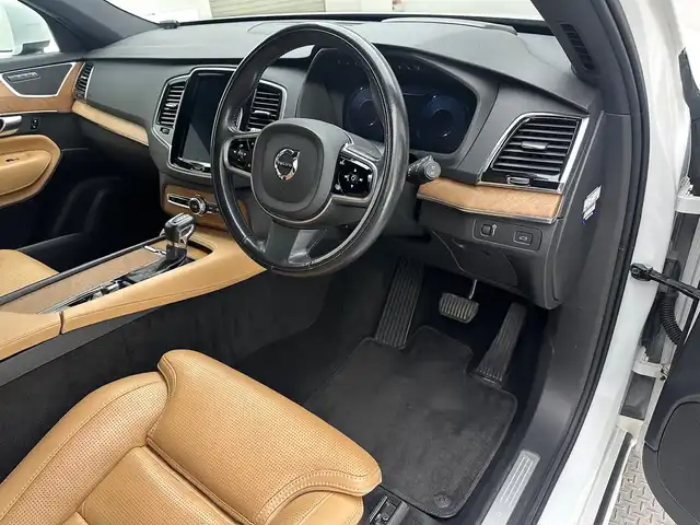 ボルボ ＸＣ９０ T6 AWD インスクリプション 兵庫県 2018(平30)年 8.8万km クリスタルホワイトP 純正HDDナビ/（CD、BT、フルセグ）/アラウンドビューモニター/コーナーセンサー/クロストラフィックアラート/自動駐車/アイドリングストップ/ETC/LKA/PCS/HUD/BLIS/ACC/ステアリングヒーター/パワーシート/本革シート/前席２ndシートシートヒーター/パワーバックドア/４WD/ルーフレール/社外フロアマット/オートハイビーム/LEDヘッドライト/LEDフォグランプ/純正２０インチAW