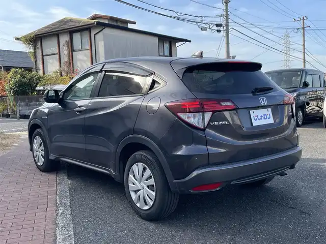 ホンダ ヴェゼル ハイブリッド 福岡県 2015(平27)年 10.7万km ルーセブラックM (株)IDOMが運営する【じしゃロン八幡西店】の自社ローン専用車両になります。こちらは現金またはオートローンご利用時の価格です。自社ローンご希望の方は別途その旨お申付け下さい/社外メモリナビ【MDV-L502】/(CD/SD/ipod/フルセグTV)/車両接近通報装置/ブレーキホールド/横滑り防止装置/パドルシフト/バックカメラ/ETC/ステアリングスイッチ/純正フロアマット/ヘッドライトレベライザー/スペアキー有/スマートキー
