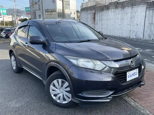 ホンダ ヴェゼル ハイブリッド 福岡県 2015(平27)年 10.7万km ルーセブラックM (株)IDOMが運営する【じしゃロン八幡西店】の自社ローン専用車両になります。こちらは現金またはオートローンご利用時の価格です。自社ローンご希望の方は別途その旨お申付け下さい/社外メモリナビ【MDV-L502】/(CD/SD/ipod/フルセグTV)/車両接近通報装置/ブレーキホールド/横滑り防止装置/パドルシフト/バックカメラ/ETC/ステアリングスイッチ/純正フロアマット/ヘッドライトレベライザー/スペアキー有/スマートキー