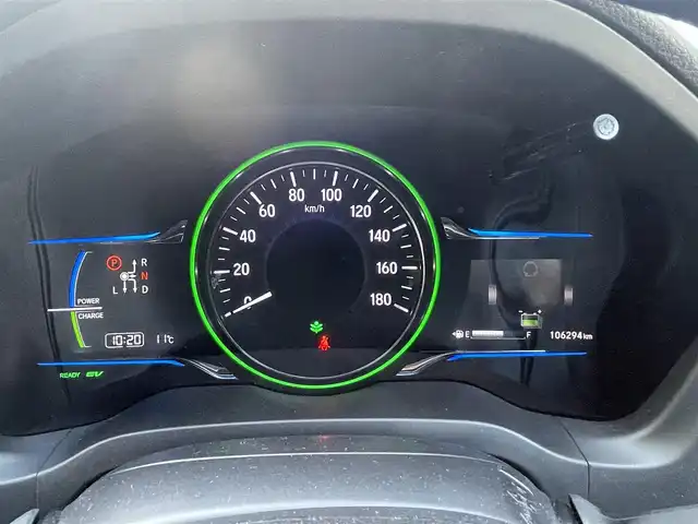 ホンダ ヴェゼル ハイブリッド 福岡県 2015(平27)年 10.7万km ルーセブラックM (株)IDOMが運営する【じしゃロン八幡西店】の自社ローン専用車両になります。こちらは現金またはオートローンご利用時の価格です。自社ローンご希望の方は別途その旨お申付け下さい/社外メモリナビ【MDV-L502】/(CD/SD/ipod/フルセグTV)/車両接近通報装置/ブレーキホールド/横滑り防止装置/パドルシフト/バックカメラ/ETC/ステアリングスイッチ/純正フロアマット/ヘッドライトレベライザー/スペアキー有/スマートキー