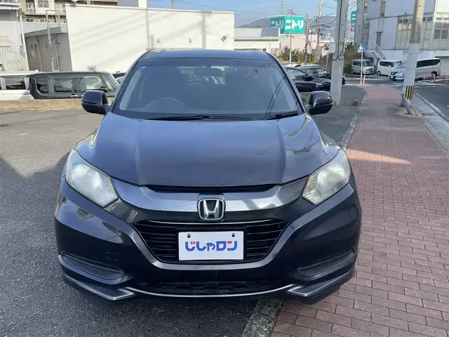 ホンダ ヴェゼル ハイブリッド 福岡県 2015(平27)年 10.7万km ルーセブラックM (株)IDOMが運営する【じしゃロン八幡西店】の自社ローン専用車両になります。こちらは現金またはオートローンご利用時の価格です。自社ローンご希望の方は別途その旨お申付け下さい/社外メモリナビ【MDV-L502】/(CD/SD/ipod/フルセグTV)/車両接近通報装置/ブレーキホールド/横滑り防止装置/パドルシフト/バックカメラ/ETC/ステアリングスイッチ/純正フロアマット/ヘッドライトレベライザー/スペアキー有/スマートキー