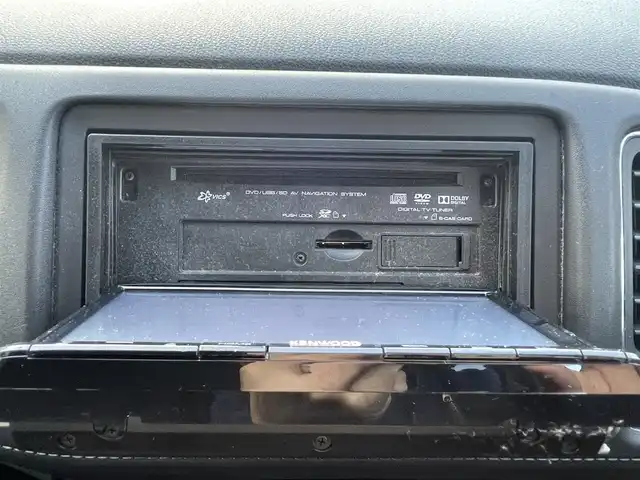 ホンダ ヴェゼル ハイブリッド 福岡県 2015(平27)年 10.7万km ルーセブラックM (株)IDOMが運営する【じしゃロン八幡西店】の自社ローン専用車両になります。こちらは現金またはオートローンご利用時の価格です。自社ローンご希望の方は別途その旨お申付け下さい/社外メモリナビ【MDV-L502】/(CD/SD/ipod/フルセグTV)/車両接近通報装置/ブレーキホールド/横滑り防止装置/パドルシフト/バックカメラ/ETC/ステアリングスイッチ/純正フロアマット/ヘッドライトレベライザー/スペアキー有/スマートキー