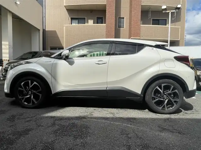 トヨタ Ｃ－ＨＲ G 静岡県 2018(平30)年 1.7万km ホワイトパールクリスタルシャイン ワンオーナー/純正ナビ/フルセグTV/DVD/CD/BT/SD/MSV/バックカメラ/ハーフレザーシート/前席シートヒーター /プリクラッシュセーフティ/レーンキープアシスト/オートハイビーム/レーダークルーズコントロール/クリアランスソナー/ブラインドスポットモニター/シーケンシャルウインカー/ドライブレコーダー/ステアリングスイッチ/スペアタイヤ/スマートキー×2/保証書/取扱説明書/ナビ取扱説明書/R1/2/3/5/6点検記録簿有