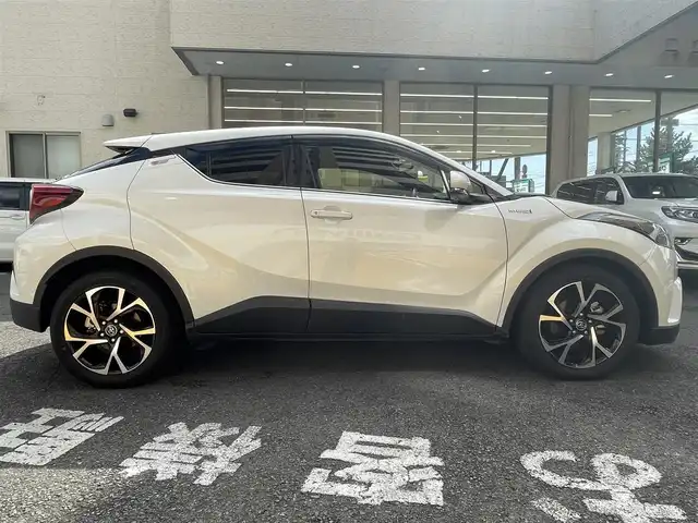 トヨタ Ｃ－ＨＲ G 静岡県 2018(平30)年 1.7万km ホワイトパールクリスタルシャイン ワンオーナー/純正ナビ/フルセグTV/DVD/CD/BT/SD/MSV/バックカメラ/ハーフレザーシート/前席シートヒーター /プリクラッシュセーフティ/レーンキープアシスト/オートハイビーム/レーダークルーズコントロール/クリアランスソナー/ブラインドスポットモニター/シーケンシャルウインカー/ドライブレコーダー/ステアリングスイッチ/スペアタイヤ/スマートキー×2/保証書/取扱説明書/ナビ取扱説明書/R1/2/3/5/6点検記録簿有