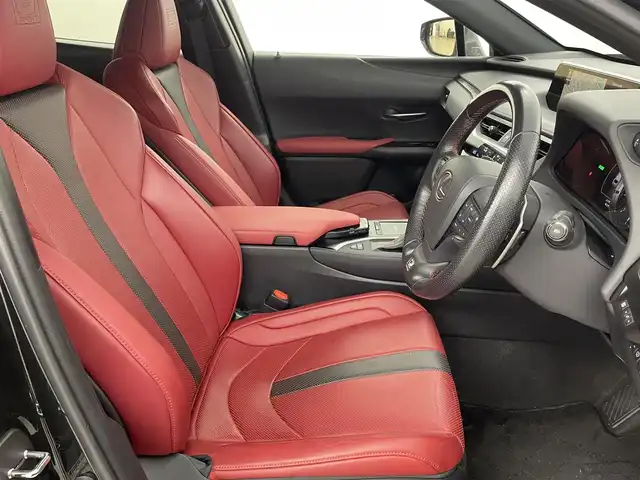 レクサス ＵＸ 250h Fスポーツ 福岡県 2020(令2)年 2.8万km グラファイトブラックガラスフレーク サンルーフ　/純正メーカーナビ　/ビルトインＥＴＣ　/前後ドラレコ　/ＡＣＣ　/コーナーセンサー　/衝突軽減ブレーキ　/レーンキープ　/ＢＳＭ　/パドルシフト　/シートヒーター／ベンチレーション　/パワーリアゲート　/本革