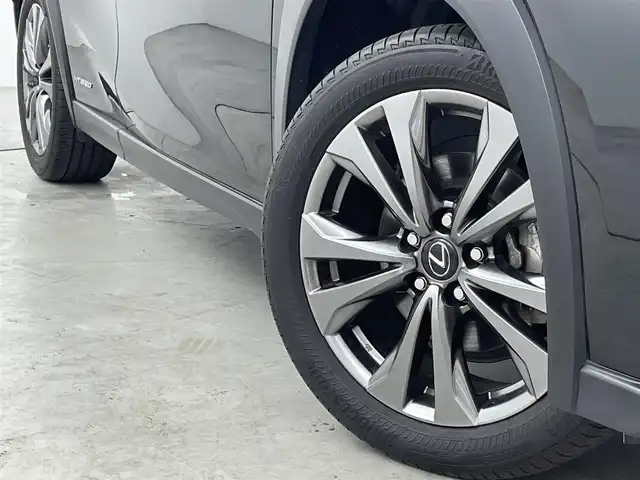 レクサス ＵＸ 250h Fスポーツ 福岡県 2020(令2)年 2.8万km グラファイトブラックガラスフレーク サンルーフ　/純正メーカーナビ　/ビルトインＥＴＣ　/前後ドラレコ　/ＡＣＣ　/コーナーセンサー　/衝突軽減ブレーキ　/レーンキープ　/ＢＳＭ　/パドルシフト　/シートヒーター／ベンチレーション　/パワーリアゲート　/本革