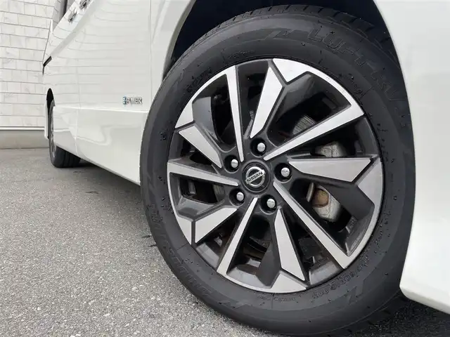 日産 セレナ e－パワー ハイウェイスター G 福岡県 2020(令2)年 4.1万km ブリリアントホワイトパール 純正10型SDナビ（フルセグTV/CD/DVD/BT)プロパイロット後席モニターエマージェンシーブレーキコーナーセンサーBSM両側パワスラドラレコETCオートホールドUSBポート純正LEDヘットライト純正フロアマット/純正16インチアルミホイールプッシュスタートスマートキー