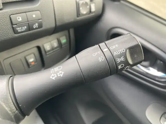 日産 セレナ HWS S HV Vセレ +Sefty 静岡県 2015(平27)年 9.5万km ダイヤモンドブラック (株)IDOMが運営する【じしゃロン焼津店】の自社ローン専用車両になります。こちらは現金またはオートローンご利用時の価格です。自社ローンご希望の方は別途その旨お申付け下さい/【じしゃロン個店占有の為　落札禁止】/純正8インチSDナビ（MM514D-L）/FM/AM/CD/DVD/地デジ/USB/SD/Bluetooth/エマージェンシーブレーキ/横滑り防止装置/レーンキープアシスト/クルーズコントロール/バックカメラ/ETC/両側パワースライドドア/LEDヘッドライト/オートライト/フォグランプ/ドアバイザー/純正アルミホイール/８人乗り/WAC/プッシュスタート/スマートキー/スペアキー１本/取説/保証書