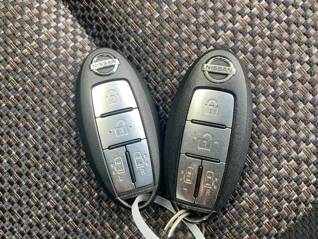 日産 セレナ HWS S HV Vセレ +Sefty 静岡県 2015(平27)年 9.5万km ダイヤモンドブラック (株)IDOMが運営する【じしゃロン焼津店】の自社ローン専用車両になります。こちらは現金またはオートローンご利用時の価格です。自社ローンご希望の方は別途その旨お申付け下さい/【じしゃロン個店占有の為　落札禁止】/純正8インチSDナビ（MM514D-L）/FM/AM/CD/DVD/地デジ/USB/SD/Bluetooth/エマージェンシーブレーキ/横滑り防止装置/レーンキープアシスト/クルーズコントロール/バックカメラ/ETC/両側パワースライドドア/LEDヘッドライト/オートライト/フォグランプ/ドアバイザー/純正アルミホイール/８人乗り/WAC/プッシュスタート/スマートキー/スペアキー１本/取説/保証書