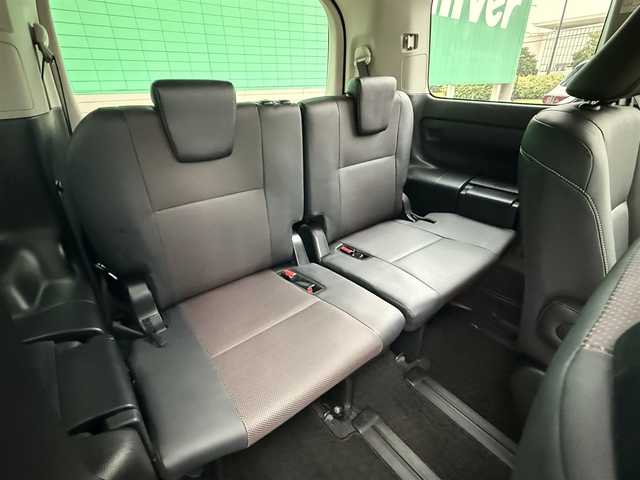 トヨタ エスクァイア Gi 千葉県 2015(平27)年 4万km スパークリングブラックパールクリスタルシャイン 純正SDナビ/　(CD/DVD/SD/Bluetooth)/フルセグTV/バックカメラ/フリップダウンモニター/ドライブレコーダー (DRT-H64R)/ビルトインETC/ステアリングスイッチ/クルーズコントロール/アイドリングストップ/両側パワースライドドア/合成皮革シート/前席シートヒーター/リア席サイドサンシェード/オートライト/オートハイビーム/LEDヘッドライト/フォグランプ/電動格納ミラー/ドアバイザー/電動コーナーポール/純正フロアマット