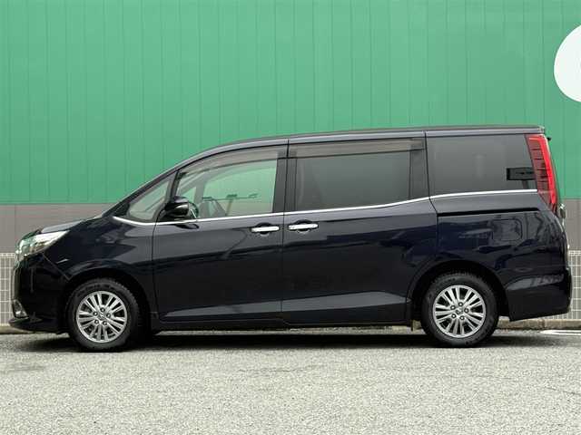 トヨタ エスクァイア Gi 千葉県 2015(平27)年 4万km スパークリングブラックパールクリスタルシャイン 純正SDナビ/　(CD/DVD/SD/Bluetooth)/フルセグTV/バックカメラ/フリップダウンモニター/ドライブレコーダー (DRT-H64R)/ビルトインETC/ステアリングスイッチ/クルーズコントロール/アイドリングストップ/両側パワースライドドア/合成皮革シート/前席シートヒーター/リア席サイドサンシェード/オートライト/オートハイビーム/LEDヘッドライト/フォグランプ/電動格納ミラー/ドアバイザー/電動コーナーポール/純正フロアマット