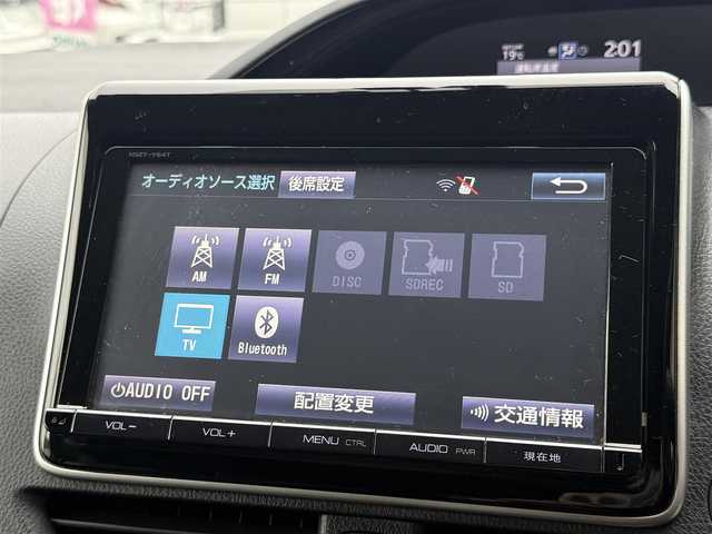トヨタ エスクァイア Gi 千葉県 2015(平27)年 4万km スパークリングブラックパールクリスタルシャイン 純正SDナビ/　(CD/DVD/SD/Bluetooth)/フルセグTV/バックカメラ/フリップダウンモニター/ドライブレコーダー (DRT-H64R)/ビルトインETC/ステアリングスイッチ/クルーズコントロール/アイドリングストップ/両側パワースライドドア/合成皮革シート/前席シートヒーター/リア席サイドサンシェード/オートライト/オートハイビーム/LEDヘッドライト/フォグランプ/電動格納ミラー/ドアバイザー/電動コーナーポール/純正フロアマット