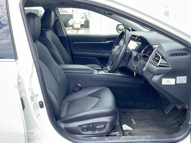 トヨタ カムリ WS 三重県 2019(平31)年 3.4万km プラチナホワイトパールマイカ 衝突軽減　レーンキープ　純正９型ナビ　フルセグＴＶ　ＣＤ　Ｂｌｕｅｔｏｏｔｈ　バックカメラ　ドラレコ　追従型クルコン　コーナーセンサー　オートマチックハイビーム　パドルシフト　ハーフレザーシート　スマートキー　プッシュスタート　USB　ビルトインETC　オートライト　ステアリングスイッチ　横滑り防止　純正アルミ　純正フロアマット　電動格納ミラー