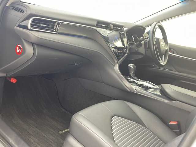 トヨタ カムリ WS 沖縄県 2019(平31)年 3.4万km プラチナホワイトパールマイカ 純正９インチナビ　【NSZT-Y68T】/　（フルセグＴＶ、ＣＤ、Ｂｌｕｅｔｏｏｔｈ）/バックカメラ/衝突軽減/レーンキープアシスト/純正ドライブレコーダー前方/アダプティブクルーズコントロール/コーナーセンサー/オートマチックハイビーム/パドルシフト/ハーフレザーシート/LEDヘッドライト/D席パワーシート/LEDヘッドライト/オートライト/純正アルミホイール