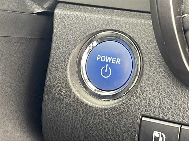 トヨタ カムリ WS 沖縄県 2019(平31)年 3.4万km プラチナホワイトパールマイカ 純正９インチナビ　【NSZT-Y68T】/　（フルセグＴＶ、ＣＤ、Ｂｌｕｅｔｏｏｔｈ）/バックカメラ/衝突軽減/レーンキープアシスト/純正ドライブレコーダー前方/アダプティブクルーズコントロール/コーナーセンサー/オートマチックハイビーム/パドルシフト/ハーフレザーシート/LEDヘッドライト/D席パワーシート/LEDヘッドライト/オートライト/純正アルミホイール