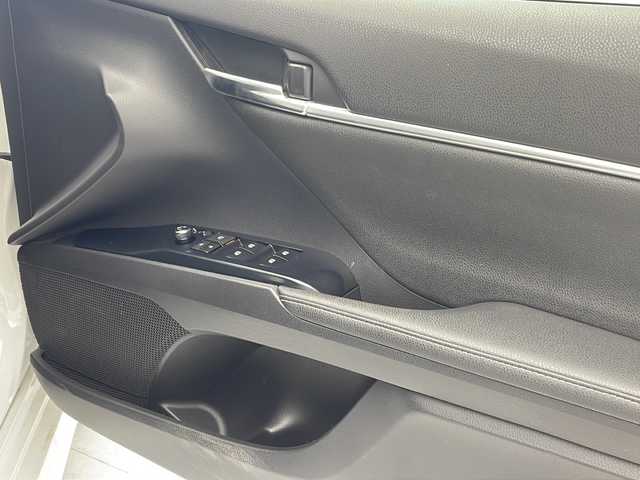 トヨタ カムリ WS 沖縄県 2019(平31)年 3.4万km プラチナホワイトパールマイカ 純正９インチナビ　【NSZT-Y68T】/　（フルセグＴＶ、ＣＤ、Ｂｌｕｅｔｏｏｔｈ）/バックカメラ/衝突軽減/レーンキープアシスト/純正ドライブレコーダー前方/アダプティブクルーズコントロール/コーナーセンサー/オートマチックハイビーム/パドルシフト/ハーフレザーシート/LEDヘッドライト/D席パワーシート/LEDヘッドライト/オートライト/純正アルミホイール