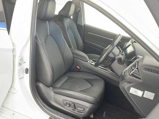 トヨタ カムリ WS 沖縄県 2019(平31)年 3.4万km プラチナホワイトパールマイカ 純正９インチナビ　【NSZT-Y68T】/　（フルセグＴＶ、ＣＤ、Ｂｌｕｅｔｏｏｔｈ）/バックカメラ/衝突軽減/レーンキープアシスト/純正ドライブレコーダー前方/アダプティブクルーズコントロール/コーナーセンサー/オートマチックハイビーム/パドルシフト/ハーフレザーシート/LEDヘッドライト/D席パワーシート/LEDヘッドライト/オートライト/純正アルミホイール