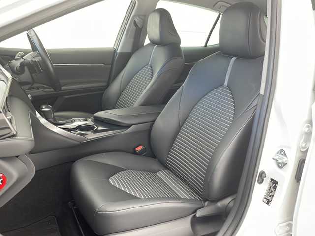 トヨタ カムリ WS 沖縄県 2019(平31)年 3.4万km プラチナホワイトパールマイカ 純正９インチナビ　【NSZT-Y68T】/　（フルセグＴＶ、ＣＤ、Ｂｌｕｅｔｏｏｔｈ）/バックカメラ/衝突軽減/レーンキープアシスト/純正ドライブレコーダー前方/アダプティブクルーズコントロール/コーナーセンサー/オートマチックハイビーム/パドルシフト/ハーフレザーシート/LEDヘッドライト/D席パワーシート/LEDヘッドライト/オートライト/純正アルミホイール