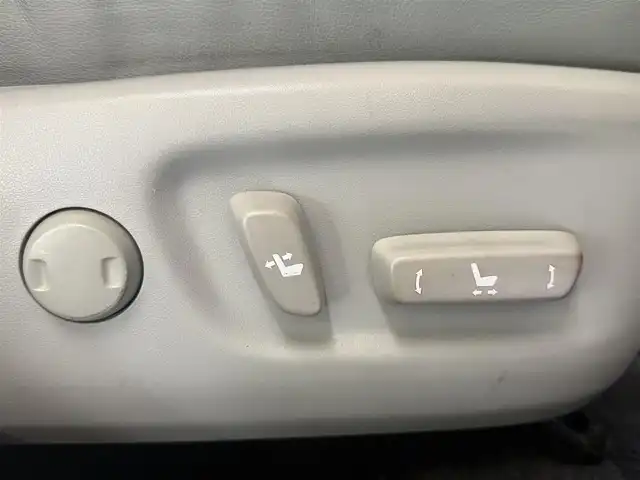 トヨタ プリウス ＰＨＶ G レザーパッケージ 愛知県 2012(平24)年 4.7万km トゥルーブルーマイカメタリック レザーシート/純正メーカーオプションHDDナビ/ CD/DVD/AM/FM/AUX/USB/フルセグTV/バックカメラ/ビルトインETC/社外ドライブレコーダー/D席パワーシート/前席シートヒーター/全席AUTOパワーウィンドウ/AUTOライト/LEDヘッドライト/フォグランプ/防眩ミラー/電動格納ミラー/バニティミラー/ウィンカーミラー/ヘッドライトウォッシャー/革巻きステアリング/ステアリングスイッチ/スマートキー2個/エンジンPUSHスタート/純正フロアマット/純正ドアバイザー/純正15インチアルミホイール/車両取扱説明書