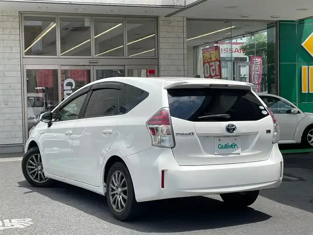 トヨタ プリウス α S 東京都 2017(平29)年 6.9万km スーパーホワイトⅡ 社外メモリーナビ/　BT AM/FM AUX/３列シート/シルバー加飾ウレタン製ステアリングホイール/　ステアリングスイッチ/（マルチインフォメーション/オーディオ）/革巻きアームレスト付センターコンソール/ETC/ドライブレコーダー（前方）/レベライザー/デジタルメーター/スマートエントリー/レベライザー/プッシュスタート/AW付サマータイヤ車載/保証書＆取扱説明書