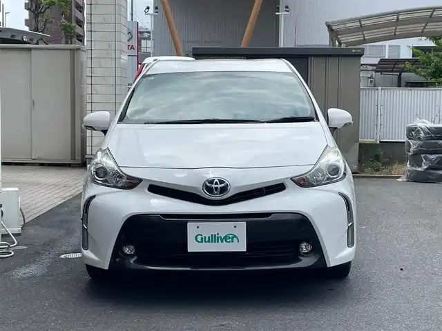 トヨタ プリウス α S 東京都 2017(平29)年 6.9万km スーパーホワイトⅡ 社外メモリーナビ/　BT AM/FM AUX/３列シート/シルバー加飾ウレタン製ステアリングホイール/　ステアリングスイッチ/（マルチインフォメーション/オーディオ）/革巻きアームレスト付センターコンソール/ETC/ドライブレコーダー（前方）/レベライザー/デジタルメーター/スマートエントリー/レベライザー/プッシュスタート/AW付サマータイヤ車載/保証書＆取扱説明書