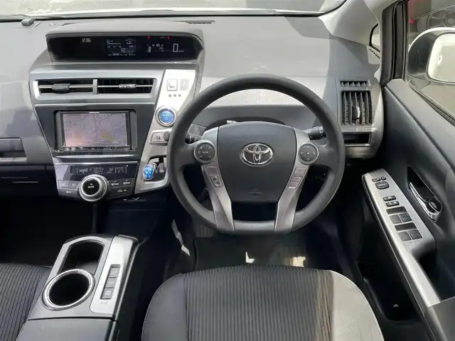 トヨタ プリウス α S 東京都 2017(平29)年 6.9万km スーパーホワイトⅡ 社外メモリーナビ/　BT AM/FM AUX/３列シート/シルバー加飾ウレタン製ステアリングホイール/　ステアリングスイッチ/（マルチインフォメーション/オーディオ）/革巻きアームレスト付センターコンソール/ETC/ドライブレコーダー（前方）/レベライザー/デジタルメーター/スマートエントリー/レベライザー/プッシュスタート/AW付サマータイヤ車載/保証書＆取扱説明書