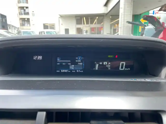 トヨタ プリウス α S 東京都 2017(平29)年 6.9万km スーパーホワイトⅡ 社外メモリーナビ/　BT AM/FM AUX/３列シート/シルバー加飾ウレタン製ステアリングホイール/　ステアリングスイッチ/（マルチインフォメーション/オーディオ）/革巻きアームレスト付センターコンソール/ETC/ドライブレコーダー（前方）/レベライザー/デジタルメーター/スマートエントリー/レベライザー/プッシュスタート/AW付サマータイヤ車載/保証書＆取扱説明書