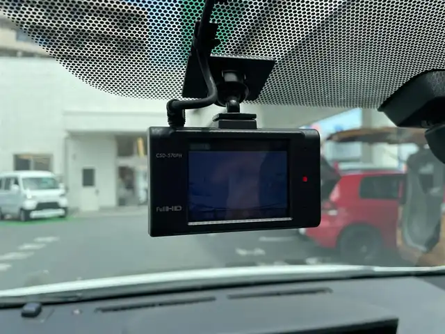 トヨタ プリウス α S 東京都 2017(平29)年 6.9万km スーパーホワイトⅡ 社外メモリーナビ/　BT AM/FM AUX/３列シート/シルバー加飾ウレタン製ステアリングホイール/　ステアリングスイッチ/（マルチインフォメーション/オーディオ）/革巻きアームレスト付センターコンソール/ETC/ドライブレコーダー（前方）/レベライザー/デジタルメーター/スマートエントリー/レベライザー/プッシュスタート/AW付サマータイヤ車載/保証書＆取扱説明書