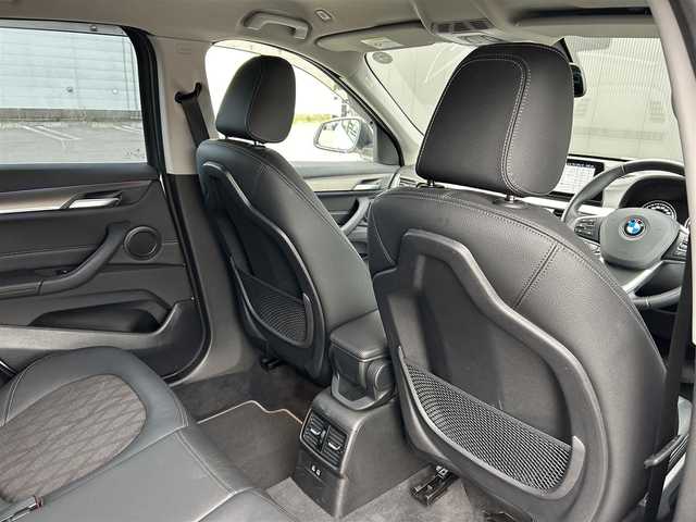 ＢＭＷ Ｘ１ xDrive 18d xライン 道東・釧路十勝 2022(令4)年 2万km アルピンホワイトⅢ コンフォートパッケージ/　・ワイヤレスチャージング/　・スライディングリアシート/アクティブクルーズコントロール/純正HDDナビ/BT/USB/黒ハーフレザー/メモリ付きパワーシート/パワーバックドア/バックカメラ/コーナーセンサー(前後)/LEDヘッドライト/オートライト/フロント/リアフォグライト/ミラーETC/純正18インチAW