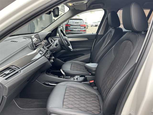 ＢＭＷ Ｘ１ xDrive 18d xライン 道東・釧路十勝 2022(令4)年 2万km アルピンホワイトⅢ コンフォートパッケージ/　・ワイヤレスチャージング/　・スライディングリアシート/アクティブクルーズコントロール/純正HDDナビ/BT/USB/黒ハーフレザー/メモリ付きパワーシート/パワーバックドア/バックカメラ/コーナーセンサー(前後)/LEDヘッドライト/オートライト/フロント/リアフォグライト/ミラーETC/純正18インチAW