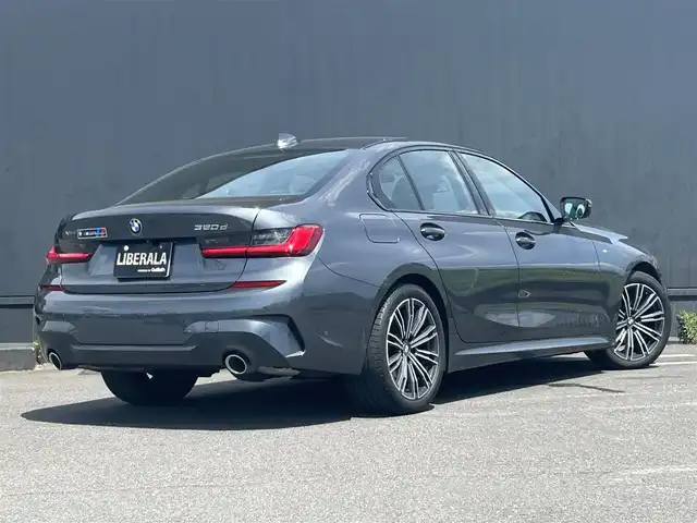ＢＭＷ ３２０ｄ xDrive Mスポーツ 茨城県 2022(令4)年 3.7万km ミネラルグレー パーキングアシストプラス/・トップビュー+3Dビュー/・サイドビューカメラ/・パークディスタンスコントロール/コンフォートパッケージ/・オートマチックトランクリッドオペレーション/ストレージパッケージ/・Type-C対応USBソケット/・シートバック収納/・トランクルームネット/・荷物固定用フック/・HiFiスピーカーシステム/主要装備/純正マルチナビ（AM/FM/DVD/BT）/Apple Car play/インテリジェントセーフティ/アダプティクルーズコントロール/レーンキープアシスト/パーキングアシスト/デジタルコックピット/ブラインドスポットモニター/メモリー付パワーシート/シートヒーター/パワーバックドア/純正18インチアルミ/LEDヘッドライト/ドライブレコーダー/ETC