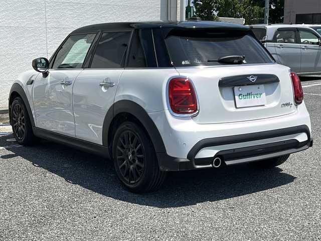 ＭＩＮＩ ミニ クーパー D 千葉県 2024(令6)年 0.3万km パールⅡ １オーナー　アップルカープレイ　バックカメラ　シートヒーター　ミラーＥＴＣ　レーダークルコン　タイプＣ　　ＵＳＢ　ドラレコ オートワイパー　オートライト　ＬＥＤライト　１６ＡＷ　ナノクホワイトカラー