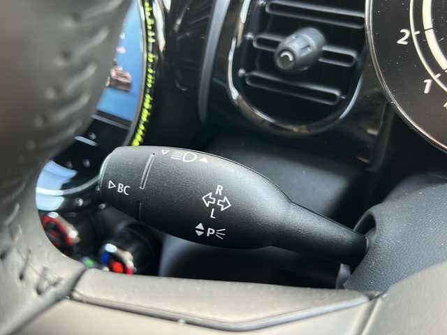 ＭＩＮＩ ミニ クーパー D 千葉県 2024(令6)年 0.3万km パールⅡ １オーナー　アップルカープレイ　バックカメラ　シートヒーター　ミラーＥＴＣ　レーダークルコン　タイプＣ　　ＵＳＢ　ドラレコ オートワイパー　オートライト　ＬＥＤライト　１６ＡＷ　ナノクホワイトカラー