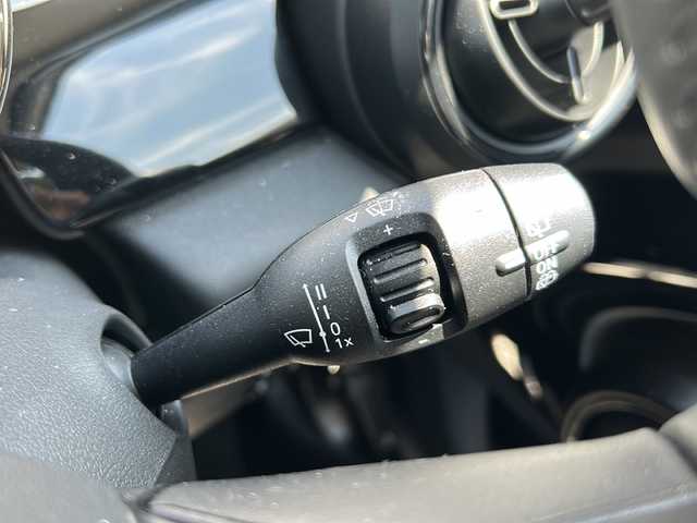 ＭＩＮＩ ミニ クーパー D 千葉県 2024(令6)年 0.3万km パールⅡ １オーナー　アップルカープレイ　バックカメラ　シートヒーター　ミラーＥＴＣ　レーダークルコン　タイプＣ　　ＵＳＢ　ドラレコ オートワイパー　オートライト　ＬＥＤライト　１６ＡＷ　ナノクホワイトカラー