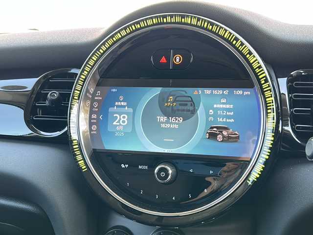 ＭＩＮＩ ミニ クーパー D 千葉県 2024(令6)年 0.3万km パールⅡ １オーナー　アップルカープレイ　バックカメラ　シートヒーター　ミラーＥＴＣ　レーダークルコン　タイプＣ　　ＵＳＢ　ドラレコ オートワイパー　オートライト　ＬＥＤライト　１６ＡＷ　ナノクホワイトカラー