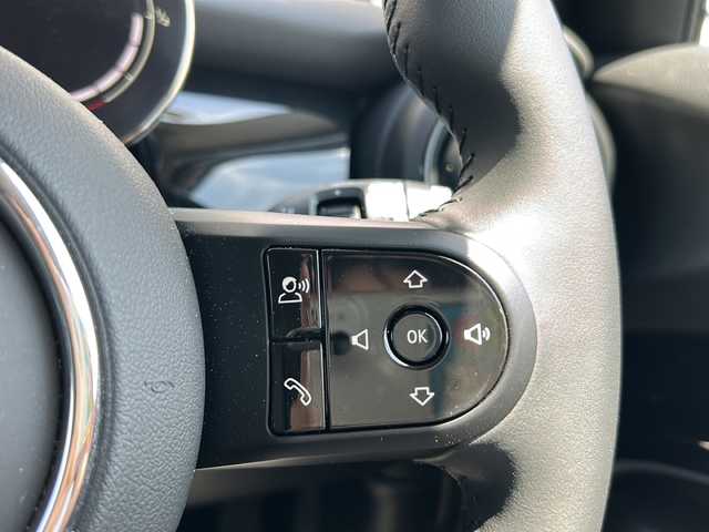 ＭＩＮＩ ミニ クーパー D 千葉県 2024(令6)年 0.3万km パールⅡ １オーナー　アップルカープレイ　バックカメラ　シートヒーター　ミラーＥＴＣ　レーダークルコン　タイプＣ　　ＵＳＢ　ドラレコ オートワイパー　オートライト　ＬＥＤライト　１６ＡＷ　ナノクホワイトカラー