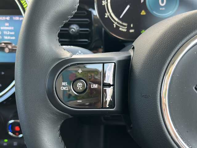 ＭＩＮＩ ミニ クーパー D 千葉県 2024(令6)年 0.3万km パールⅡ １オーナー　アップルカープレイ　バックカメラ　シートヒーター　ミラーＥＴＣ　レーダークルコン　タイプＣ　　ＵＳＢ　ドラレコ オートワイパー　オートライト　ＬＥＤライト　１６ＡＷ　ナノクホワイトカラー