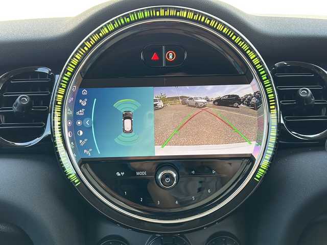 ＭＩＮＩ ミニ クーパー D 千葉県 2024(令6)年 0.3万km パールⅡ １オーナー　アップルカープレイ　バックカメラ　シートヒーター　ミラーＥＴＣ　レーダークルコン　タイプＣ　　ＵＳＢ　ドラレコ オートワイパー　オートライト　ＬＥＤライト　１６ＡＷ　ナノクホワイトカラー