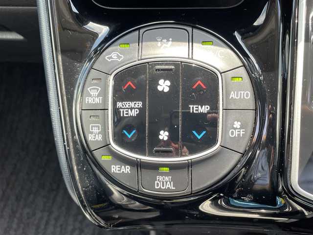 トヨタ ヴォクシー ZS 煌Ⅱ 埼玉県 2016(平28)年 7.7万km ホワイトパールクリスタルシャイン レーダーブレーキサポート/レーンキープ/オートハイビーム/純正10インチナビゲーション/純正後席フリップダウンモニター/CD/DVD/Bluetooth/フルセグTV/バックカメラ/7人乗り/両側電動スライドドア/FRコーナーセンサー/LEDヘッドライト/アイドリングストップ/スマートキー/スペアキー/ETC