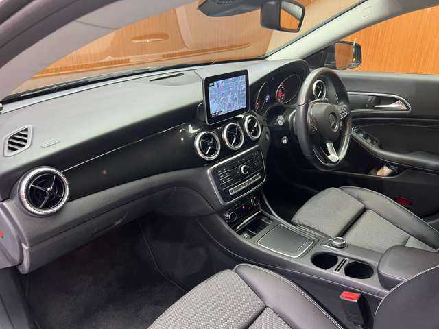 メルセデス・ベンツ ＣＬＡ１８０ Sブレイク AMG スタイル 千葉県 2019(平31)年 4.1万km コスモスブラック レーダーセーフティＰＫＧ　/純正ナビ　/バックカメラ　/ＡＣＣ　/ＢＳＭ　/ハーフレザーシート　/シートヒーター　/ＬＥＤヘッドライト　/オートライト　/ドライブレコーダー　/ＥＴＣ　/純正１８インチＡＷ