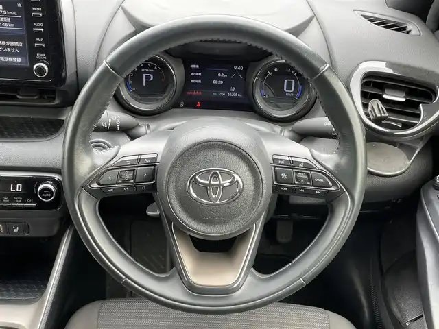 トヨタ ヤリス Z 道央・札幌 2020(令2)年 5.6万km ブラック ４WD/純正ディスプレイオーディオ/AM/FM/BT/トヨタセーフティセンス/プリクラッシュセーフティ/横滑り防止装置/レーダークルーズコントロール/レーンキープアシスト/クリアランスソナー/ブラインドスポットモニター/リヤクロストラフィックアラート/パーキングサポートブレーキ/ロードサインアシスト/バックカメラ/ビルトインETC/ドライブレコーダー/DRIVEMODE/前席シートヒーター/革巻きステアリング/ステアリングリモコン/プッシュスタート/スマートキー/LEDヘッドライト/オートライト/オートハイビーム/電動格納ミラー/ヒーテッドドアミラー/ウィンカーミラー/純正フロアマット/ドアバイザー/スペアキー