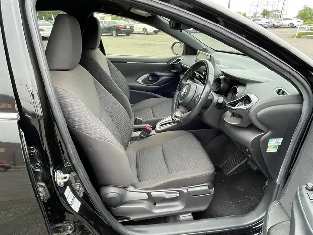 トヨタ ヤリス Z 道央・札幌 2020(令2)年 5.6万km ブラック ４WD/純正ディスプレイオーディオ/AM/FM/BT/トヨタセーフティセンス/プリクラッシュセーフティ/横滑り防止装置/レーダークルーズコントロール/レーンキープアシスト/クリアランスソナー/ブラインドスポットモニター/リヤクロストラフィックアラート/パーキングサポートブレーキ/ロードサインアシスト/バックカメラ/ビルトインETC/ドライブレコーダー/DRIVEMODE/前席シートヒーター/革巻きステアリング/ステアリングリモコン/プッシュスタート/スマートキー/LEDヘッドライト/オートライト/オートハイビーム/電動格納ミラー/ヒーテッドドアミラー/ウィンカーミラー/純正フロアマット/ドアバイザー/スペアキー