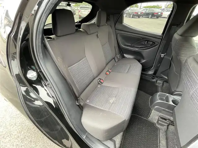 トヨタ ヤリス Z 道央・札幌 2020(令2)年 5.6万km ブラック ４WD/純正ディスプレイオーディオ/AM/FM/BT/トヨタセーフティセンス/プリクラッシュセーフティ/横滑り防止装置/レーダークルーズコントロール/レーンキープアシスト/クリアランスソナー/ブラインドスポットモニター/リヤクロストラフィックアラート/パーキングサポートブレーキ/ロードサインアシスト/バックカメラ/ビルトインETC/ドライブレコーダー/DRIVEMODE/前席シートヒーター/革巻きステアリング/ステアリングリモコン/プッシュスタート/スマートキー/LEDヘッドライト/オートライト/オートハイビーム/電動格納ミラー/ヒーテッドドアミラー/ウィンカーミラー/純正フロアマット/ドアバイザー/スペアキー