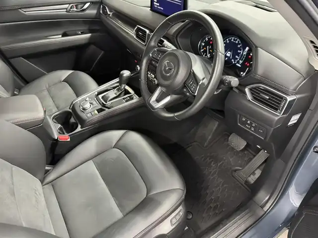 マツダ ＣＸ－５ XD ブラックトーンエディション 三重県 2021(令3)年 5.2万km ポリメタルグレーM 2.2L ディーゼルターボ/FF/MTモード付フロア6AT/【OP】10.25インチ センターディスプレイ（ナビ搭載）/（FM/AM/Bluetooth/USB/CD*/DVD*/SDREC/TV*/AppleCarPlay/AndroidAuto）*…OP/360°ビュー・モニター/ドライブレコーダー 前後/ETC/i-ACTIVSENSE/［運転支援］/・速度標識警報/・ドライバーアテンションアラート/・マツダレーダークルーズコントロール/［リスク警報］/・車間認知支援システム/・車線逸脱警報システム/・ブラインドスポットモニタリング［BSM］/［リスク回避支援］/・レーンキープアシストシステム/［事故回避支援］/・スマートブレーキサポート［SBS］/・パーキングセンサー/装備/・ハーフレザーシート/・シートヒーター（D/N）/・ステアリングヒーター/・パワーテールゲート/・アクティブドライビングディスプレイ/・パワーシート（D10way）/・左右独立オートエアコン/・レインセンサーワイパー/・電子パーキングブレーキ＆オートホールド/・ステアリングスイッチ/・パドルシフト/・プッシュスタート/・ブラックトーンED専用19inAW/・保/取/など